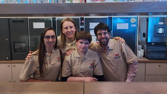 Enkele medewerkers van Bar Biezoender